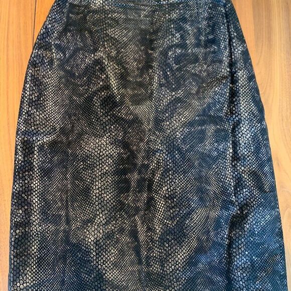 Danier leather skirt and jacket suit, leather, python texture, EUC, lined, sz 8 - Picture 3 of 16